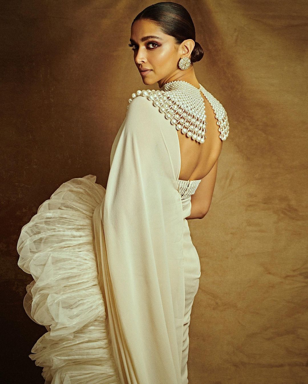 The dramatic pleated ruffles added drama to Deepika's overall look.