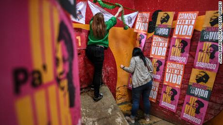 Supporters of Colombian left-wing presidential candidate Gustavo Petro put up banners at a rally in Bogota's Fontibon neighborhood on June 12, 2022. 