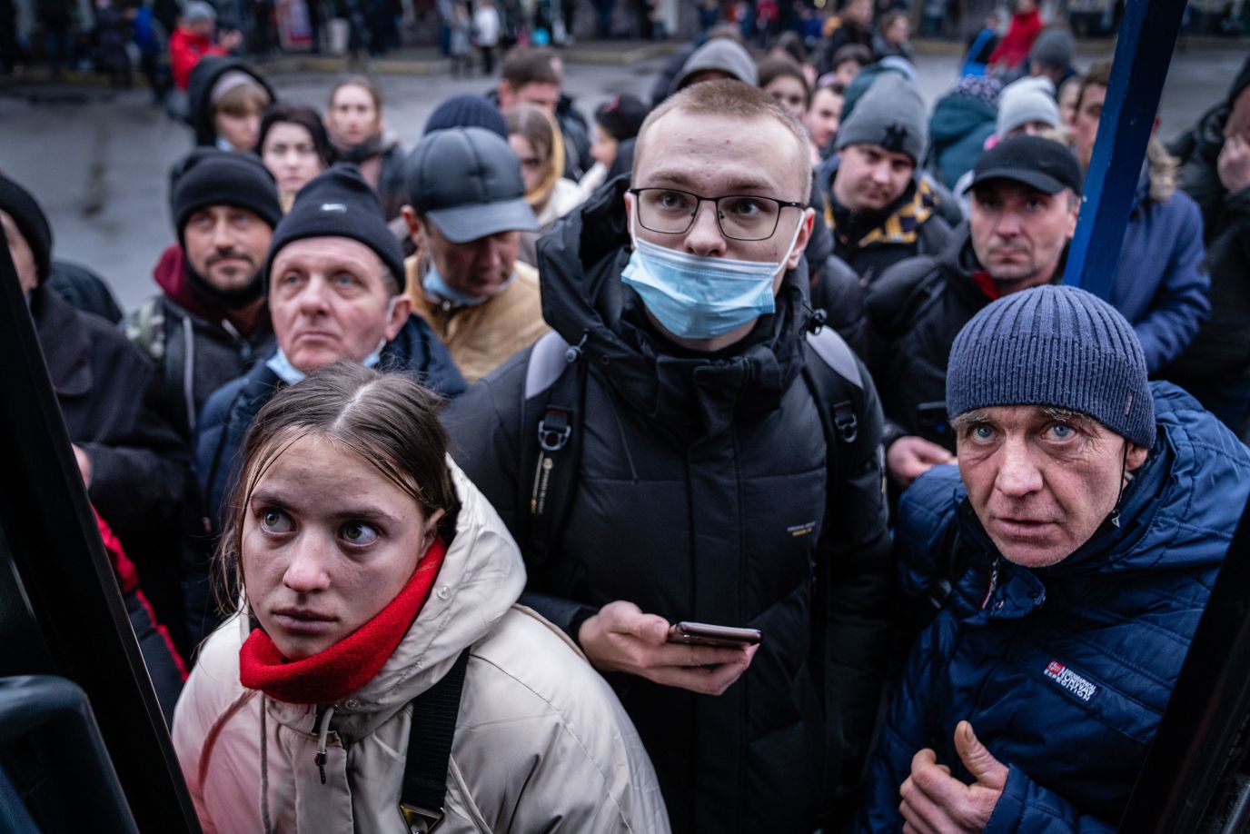 People in Kiev try to board a bus to travel west towards Poland on February 24. 