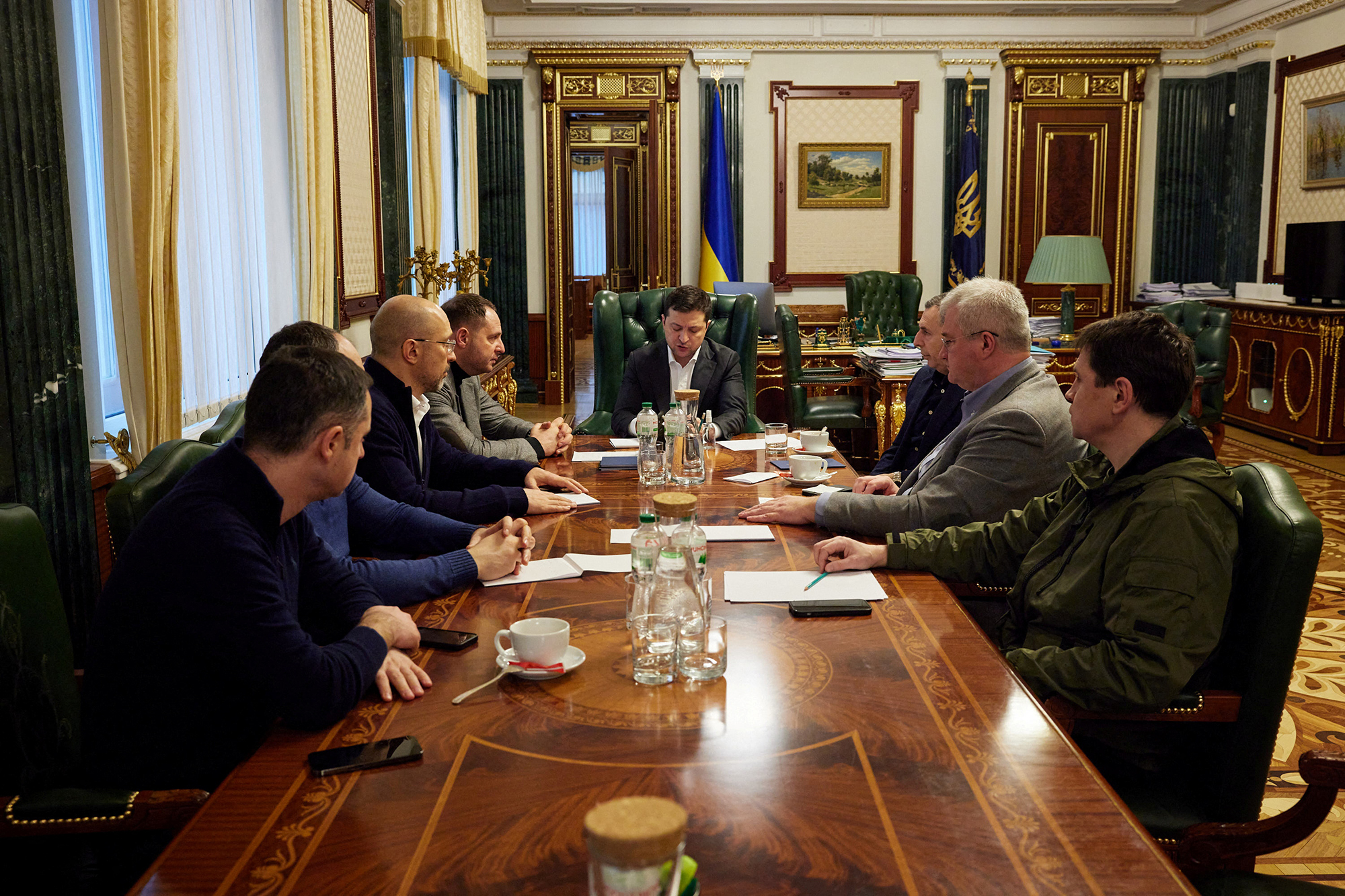 Ukrainian President Zelensky will hold an emergency meeting in Kyiv on February 24.