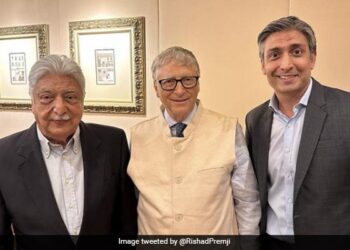 "With two role models": Wipro's Rishad Premji poses with Bill Gates and Father Azim Premji